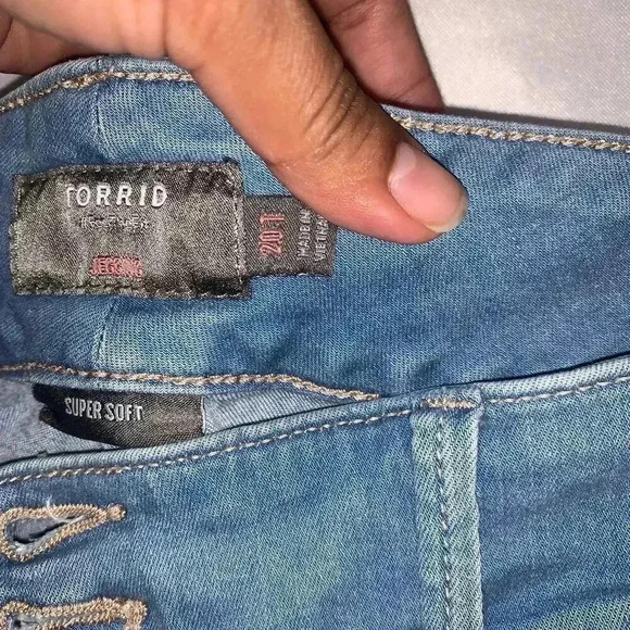 Torrid Super Soft Jegging Eco Medium Wash Disco Fever 3 Button Closure SIZE 20T - Picture 11 of 11